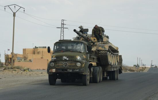 Syrian army and militia units at approaches to Palmyra