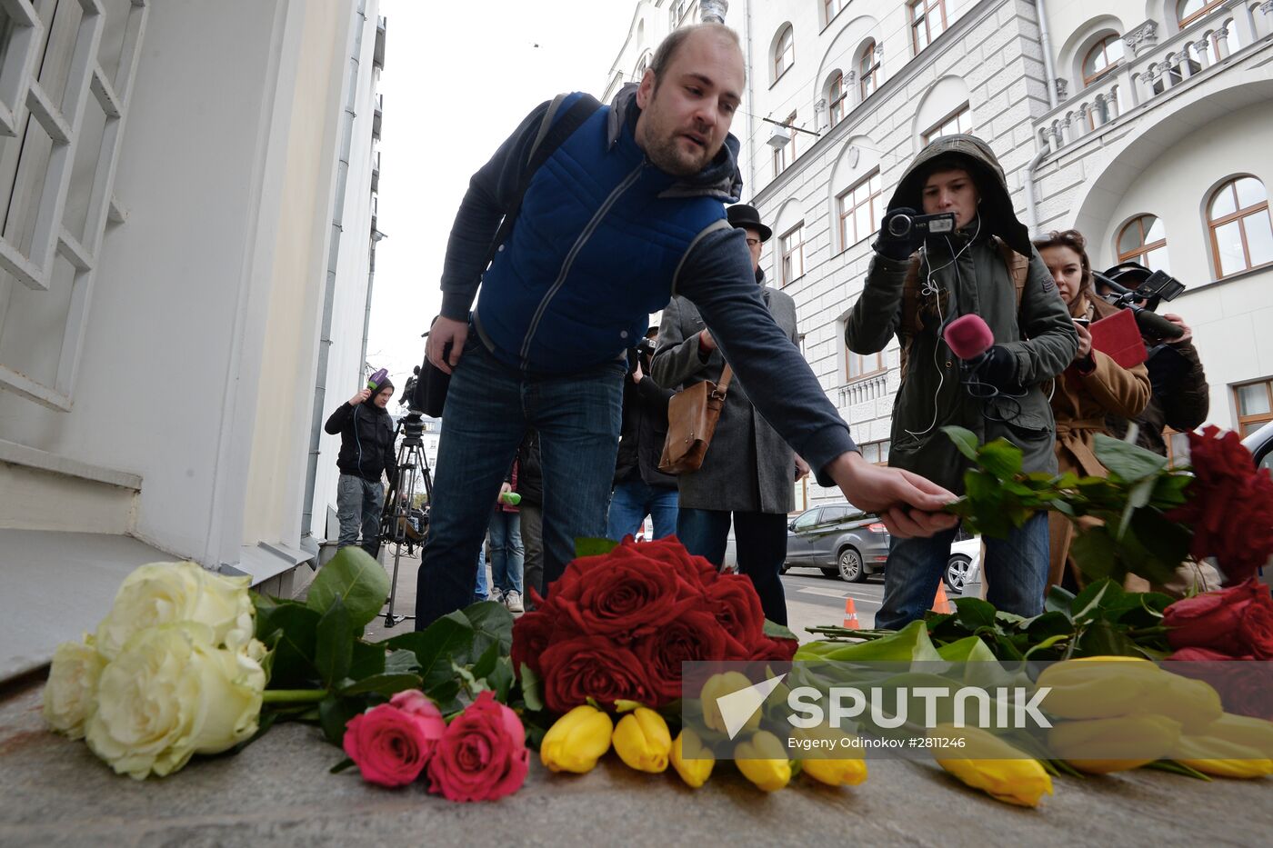 Memory vigil near Belgian Embassy in Moscow after explosions in Brussels