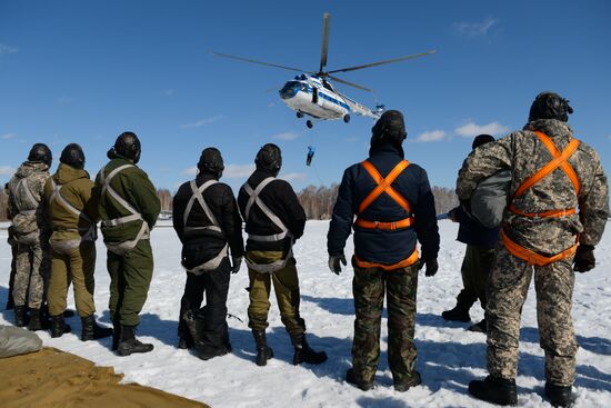 Smokejumpers train in the Novosibirsk Region