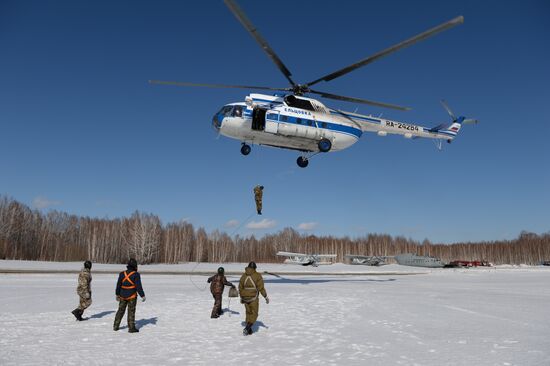 Smokejumpers train in the Novosibirsk Region