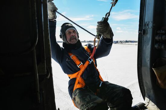 Smokejumpers train in the Novosibirsk Region