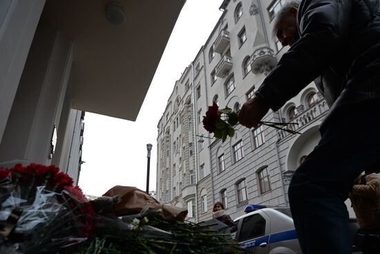 Action in memory of victims of explosions in Brussels at Belgian Embassy in Moscow