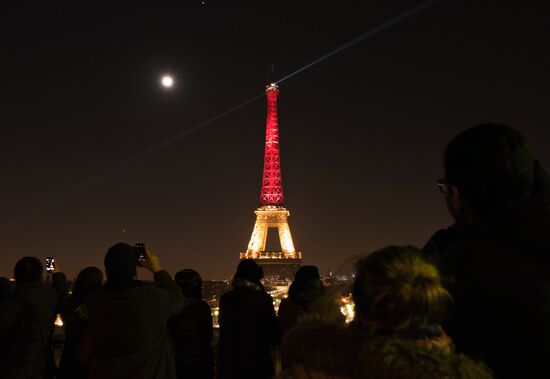 Eiffel Tower lights up in Belgian flag colors
