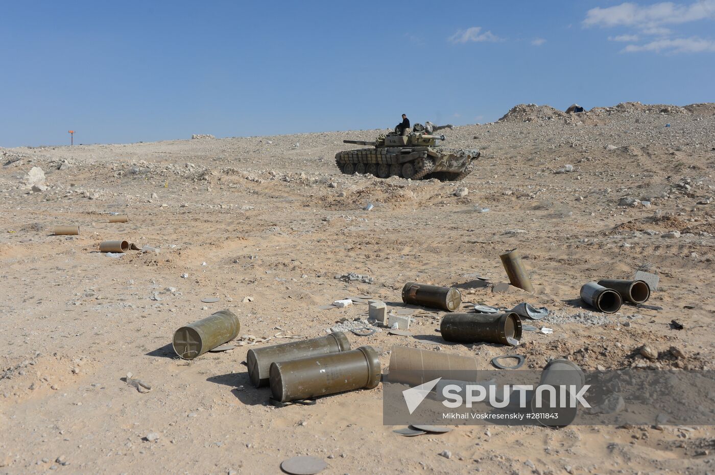 Syrian army and self-defense forces approach Palmyra