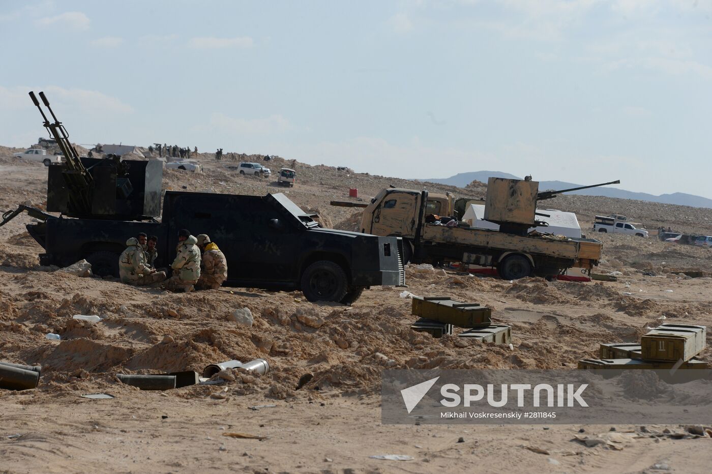 Syrian army and self-defense forces approach Palmyra