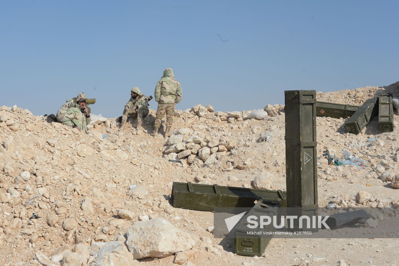 Syrian army and self-defense forces approach Palmyra