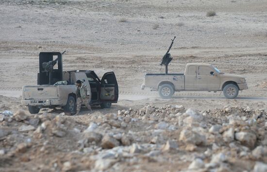 Syrian army and self-defense forces approach Palmyra
