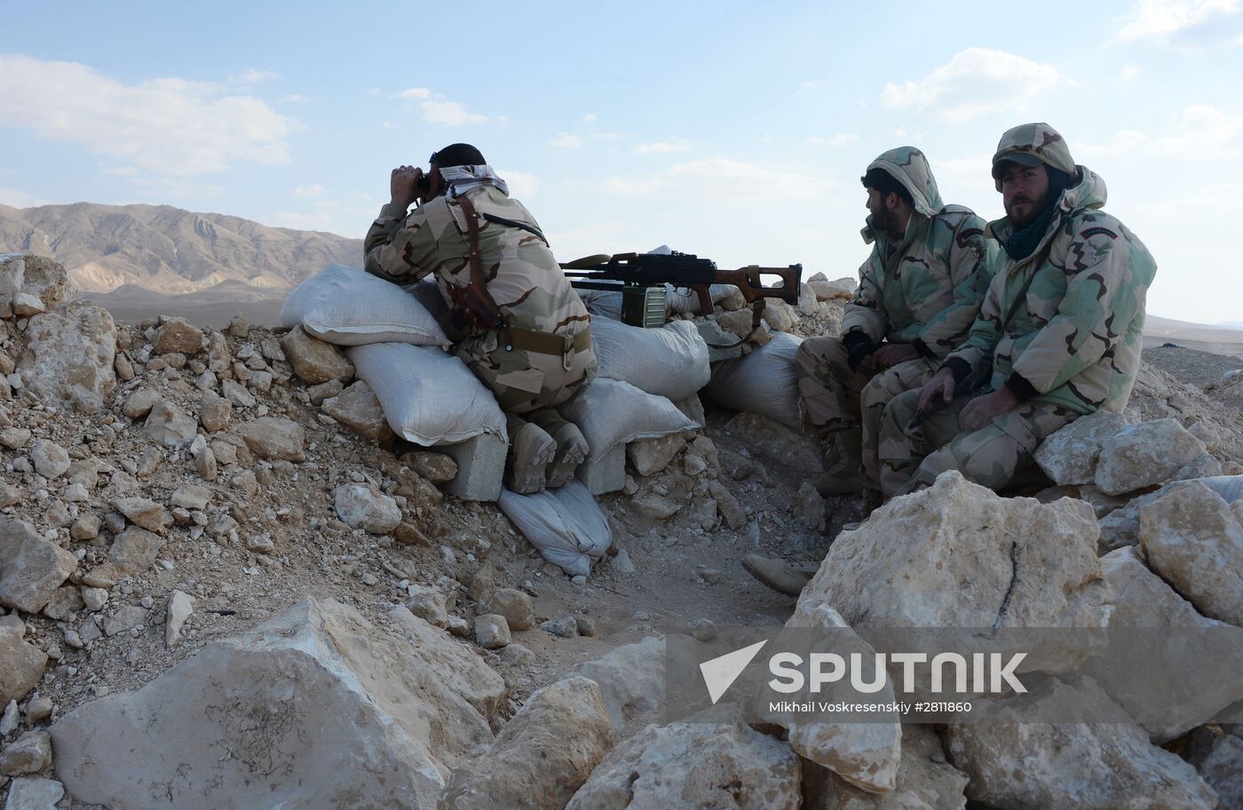 Syrian army and self-defense forces approach Palmyra