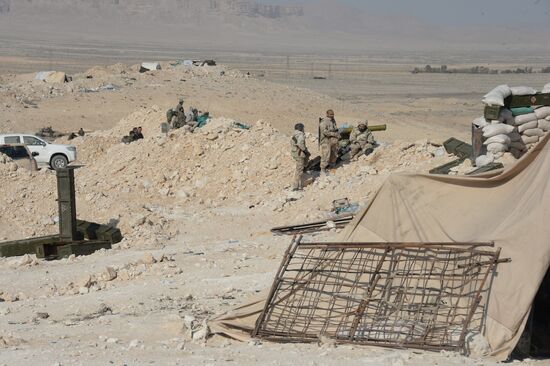 Syrian army and self-defense forces approach Palmyra