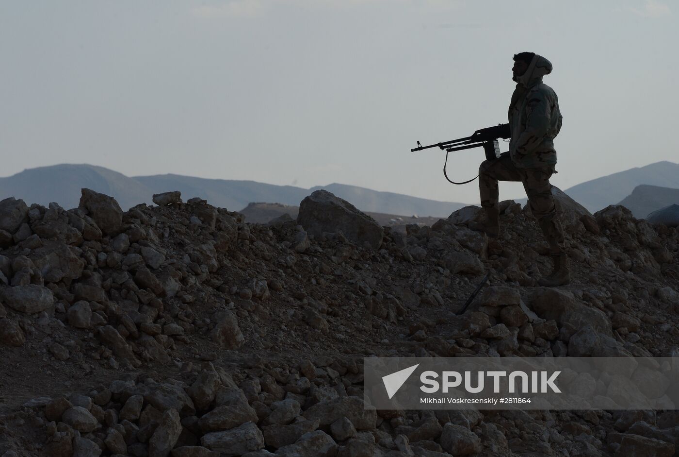 Syrian army and self-defense forces approach Palmyra
