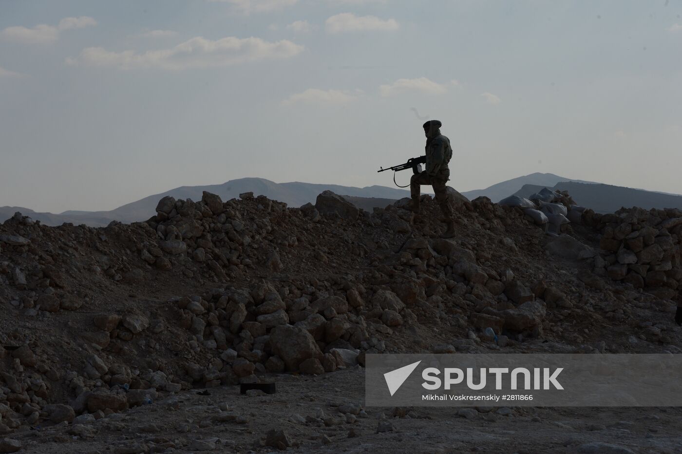 Syrian army and self-defense forces approach Palmyra