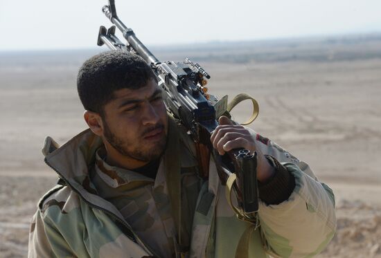 Syrian army and self-defense forces approach Palmyra