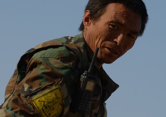 Syrian army and self-defense forces approach Palmyra