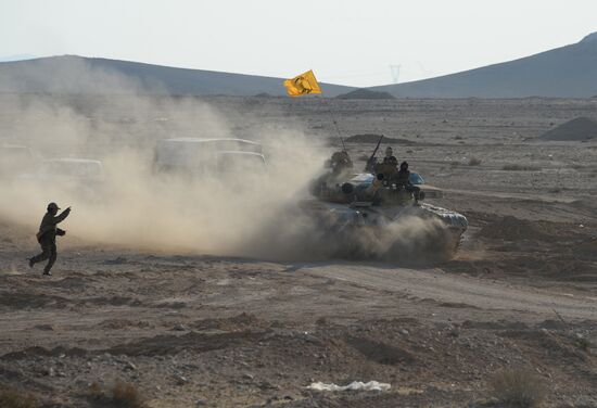 Syrian army and self-defense forces approach Palmyra
