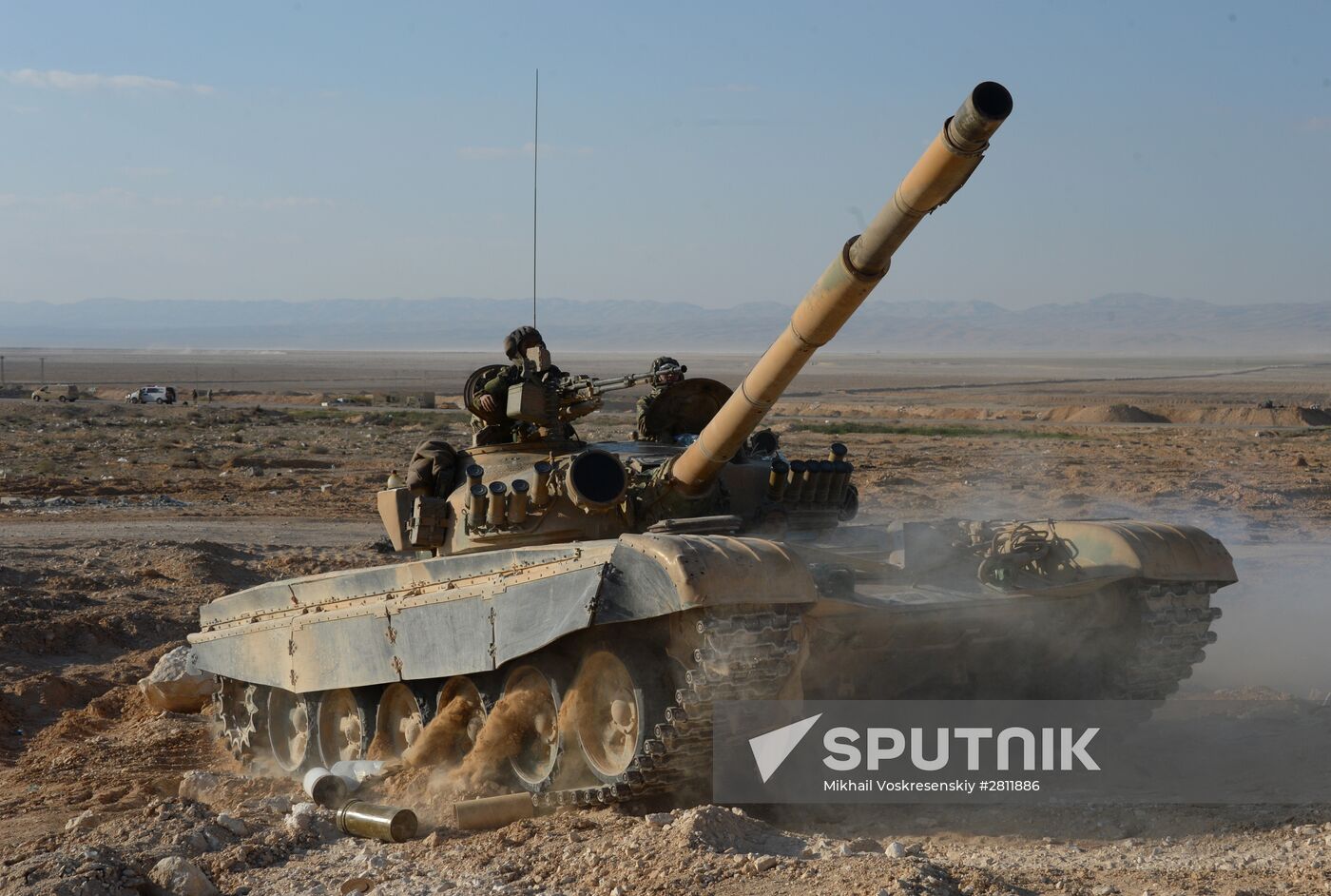 Syrian army and self-defense forces approach Palmyra