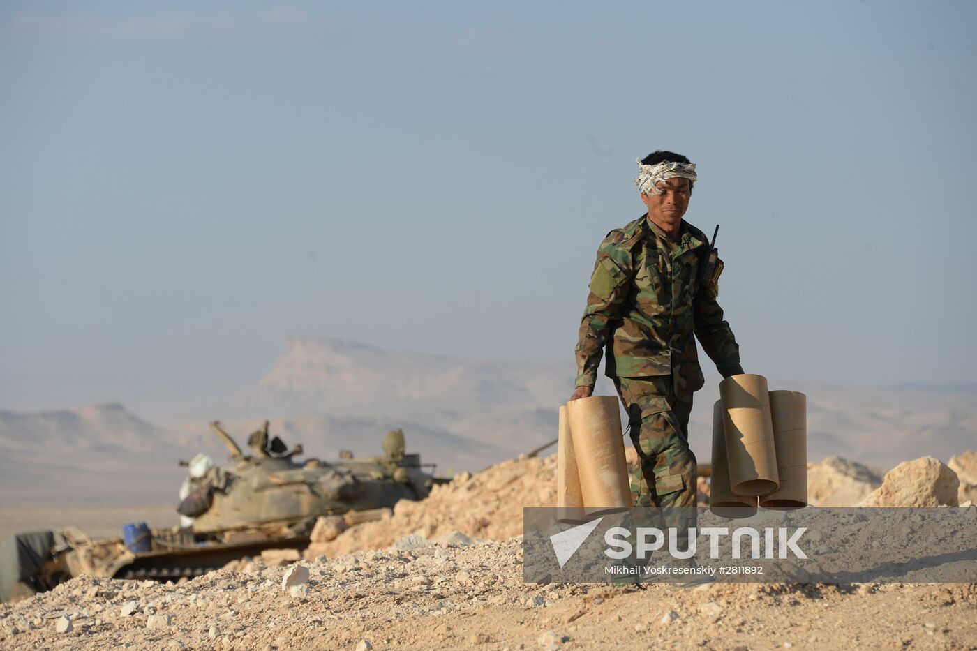 Syrian army and self-defense forces approach Palmyra