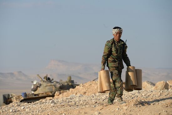 Syrian army and self-defense forces approach Palmyra