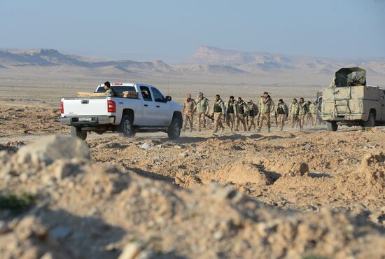 Syrian army and self-defense forces approach Palmyra