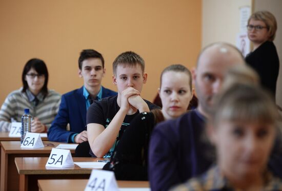 School-leavers take their Unified State Exam in Russian early