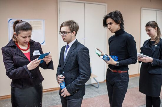 School-leavers take their Unified State Exam in Russian early