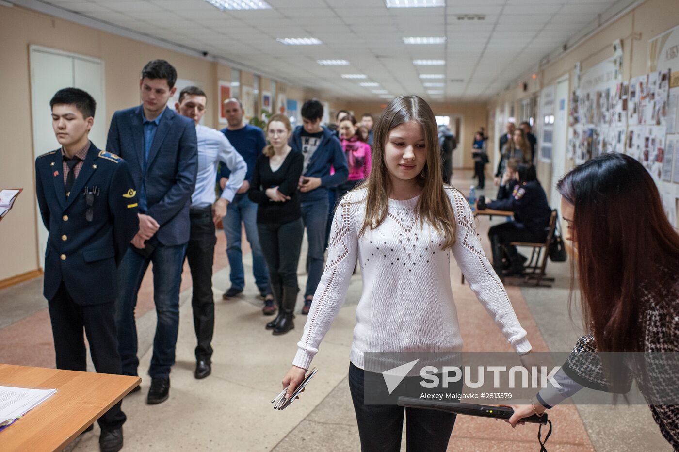 School-leavers take their Unified State Exam in Russian early