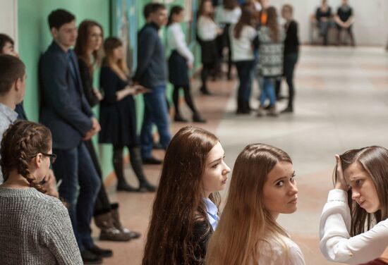 School-leavers take their Unified State Exam in Russian early