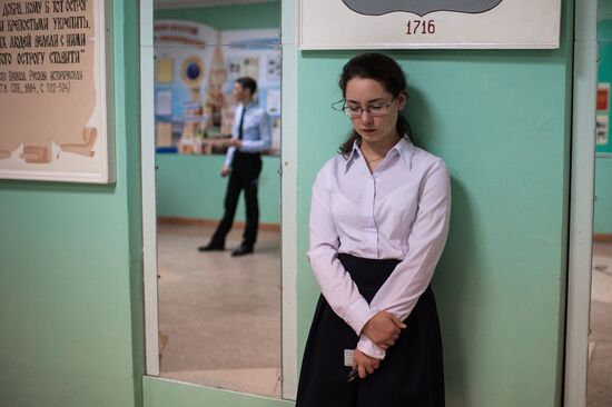 School-leavers take their Unified State Exam in Russian early