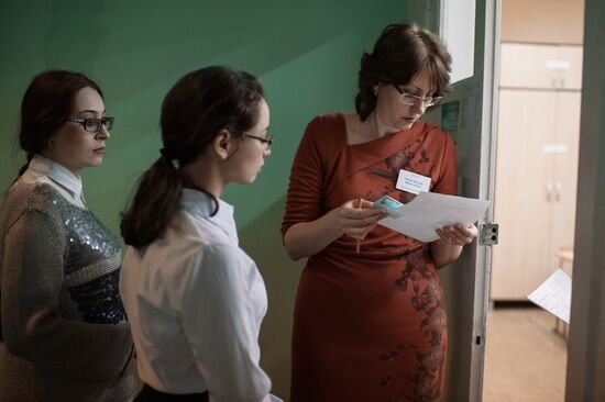 School-leavers take their Unified State Exam in Russian early