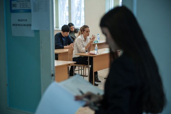 School-leavers take their Unified State Exam in Russian early