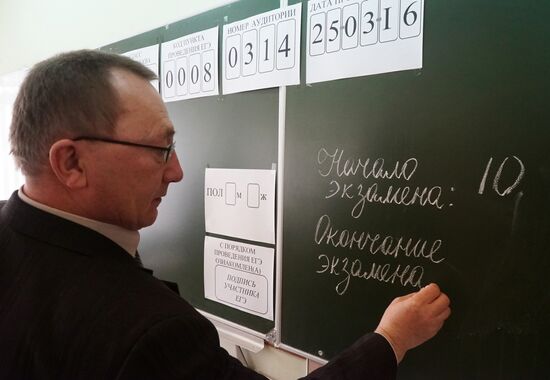 School-leavers take their Unified State Exam in Russian early