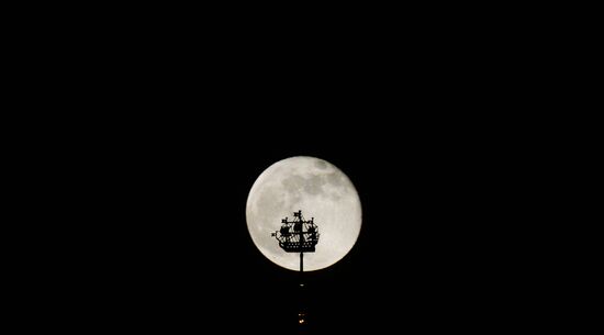 Full moon in St. Petersburg