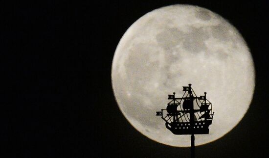 Full moon in Moscow and St. Petersburg