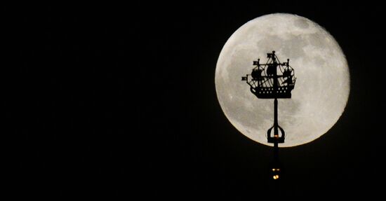 Full moon in Moscow and St. Petersburg
