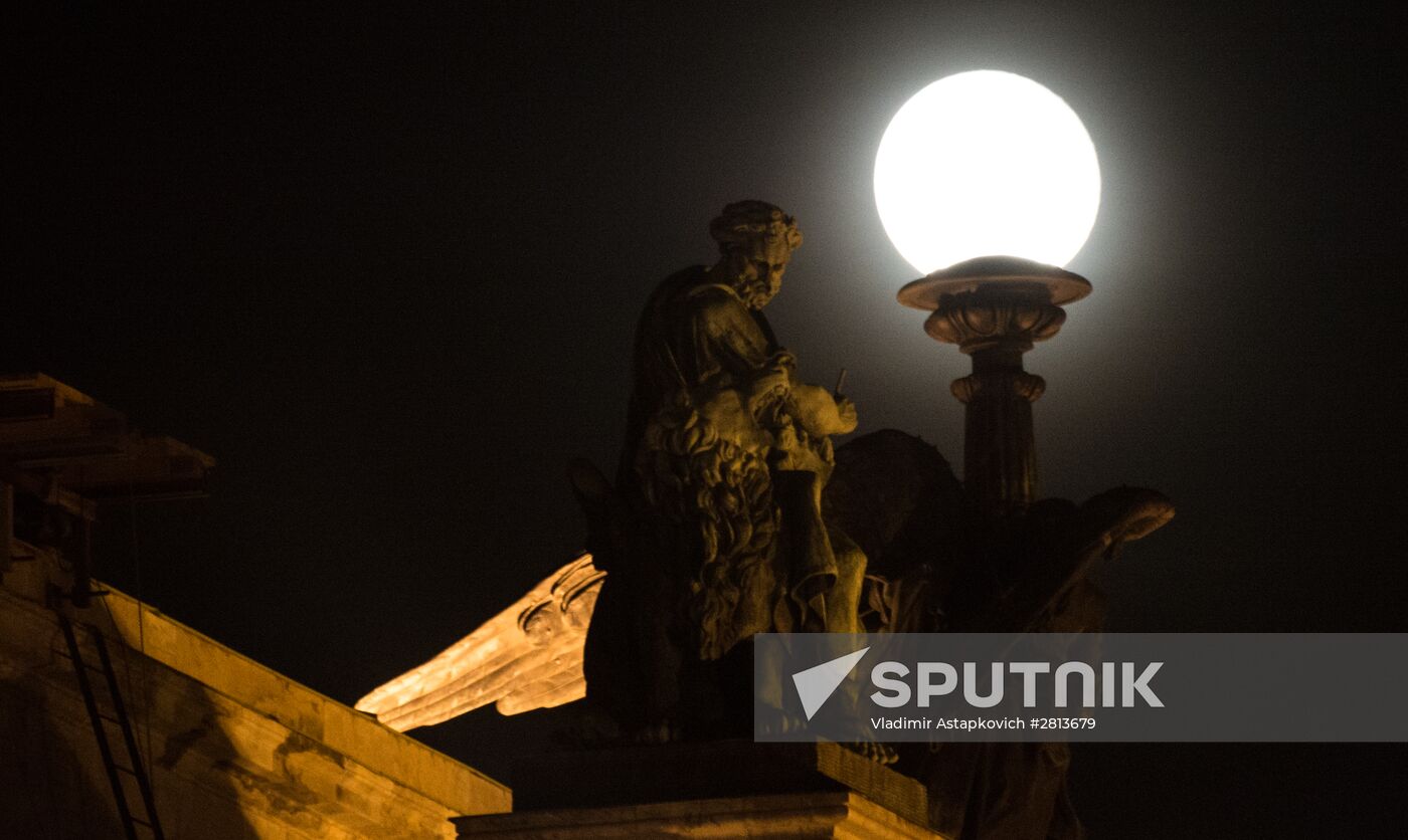 Full moon in Moscow and St. Petersburg