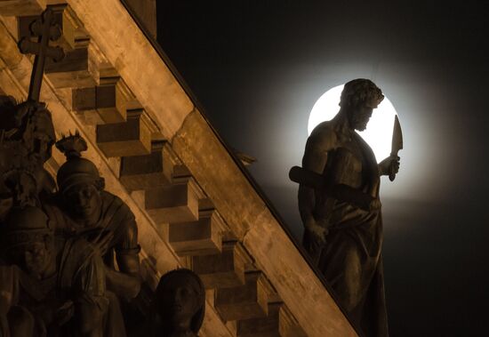 Full moon in Moscow and St. Petersburg