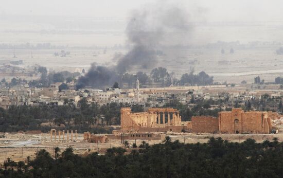 Syrian army and militias fight for Palmyra