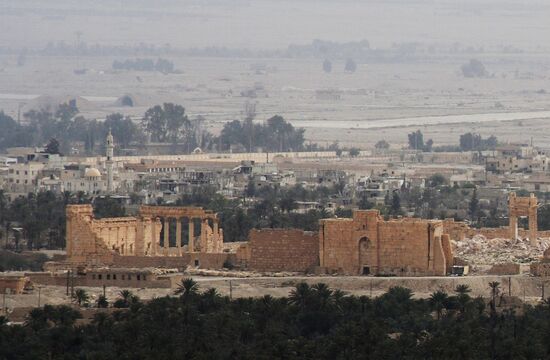 Syrian army and militias fight for Palmyra