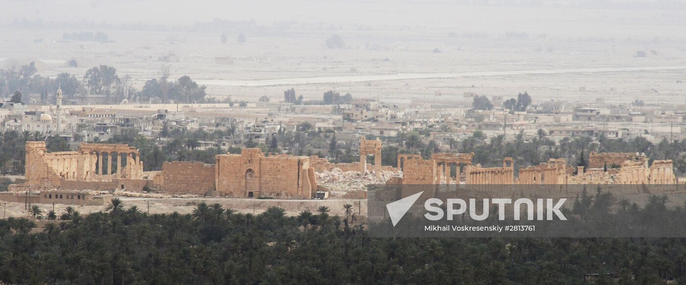 Syrian army and militias fight for Palmyra