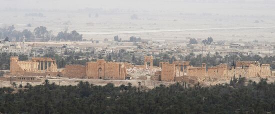 Syrian army and militias fight for Palmyra