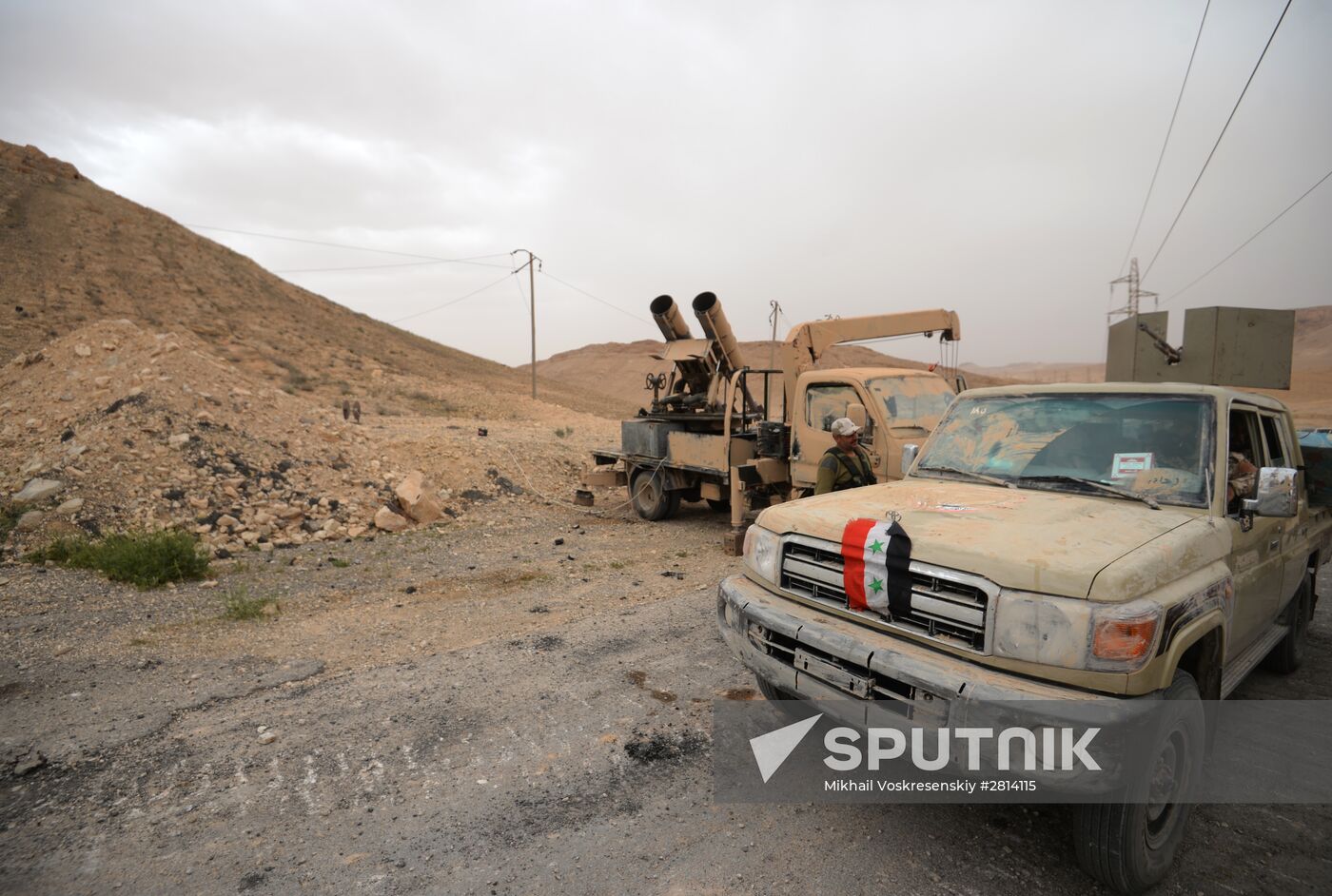 Syrian government army and militia fight for Palmyra