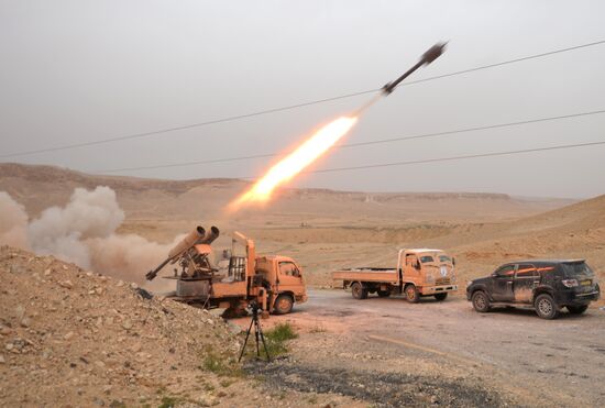 Syrian army and militias fight for Palmyra