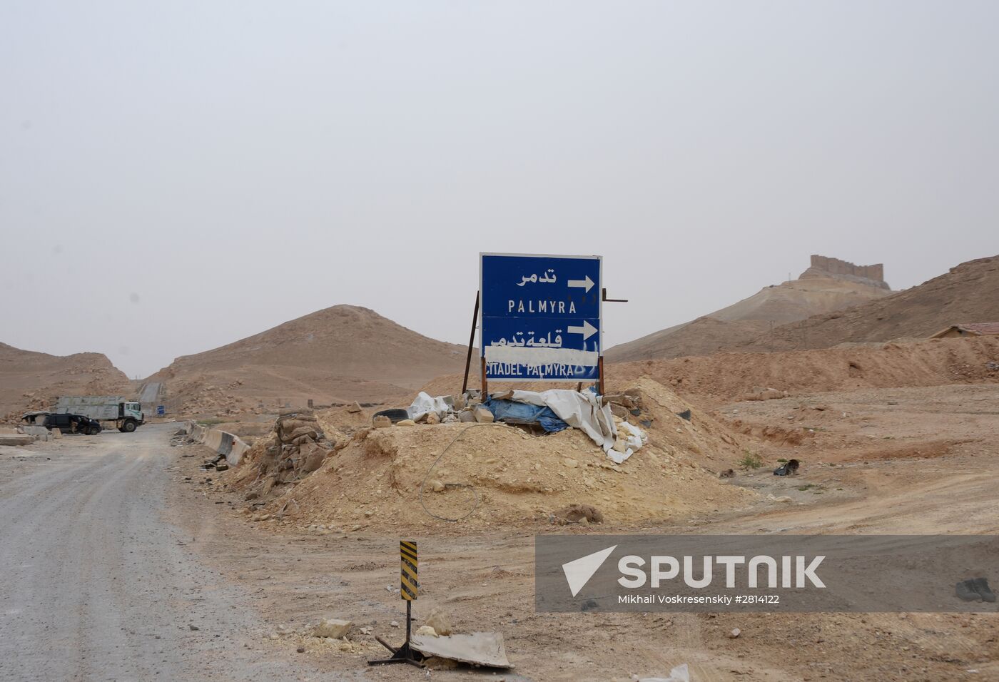 Syrian government army and militia fight for Palmyra