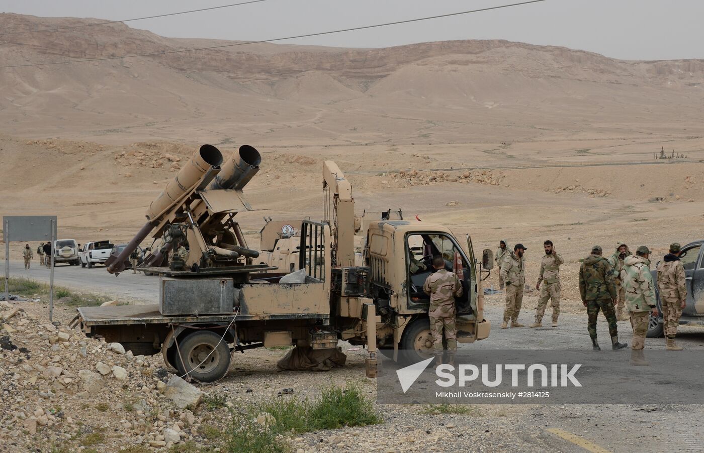 Syrian government army and militia fight for Palmyra