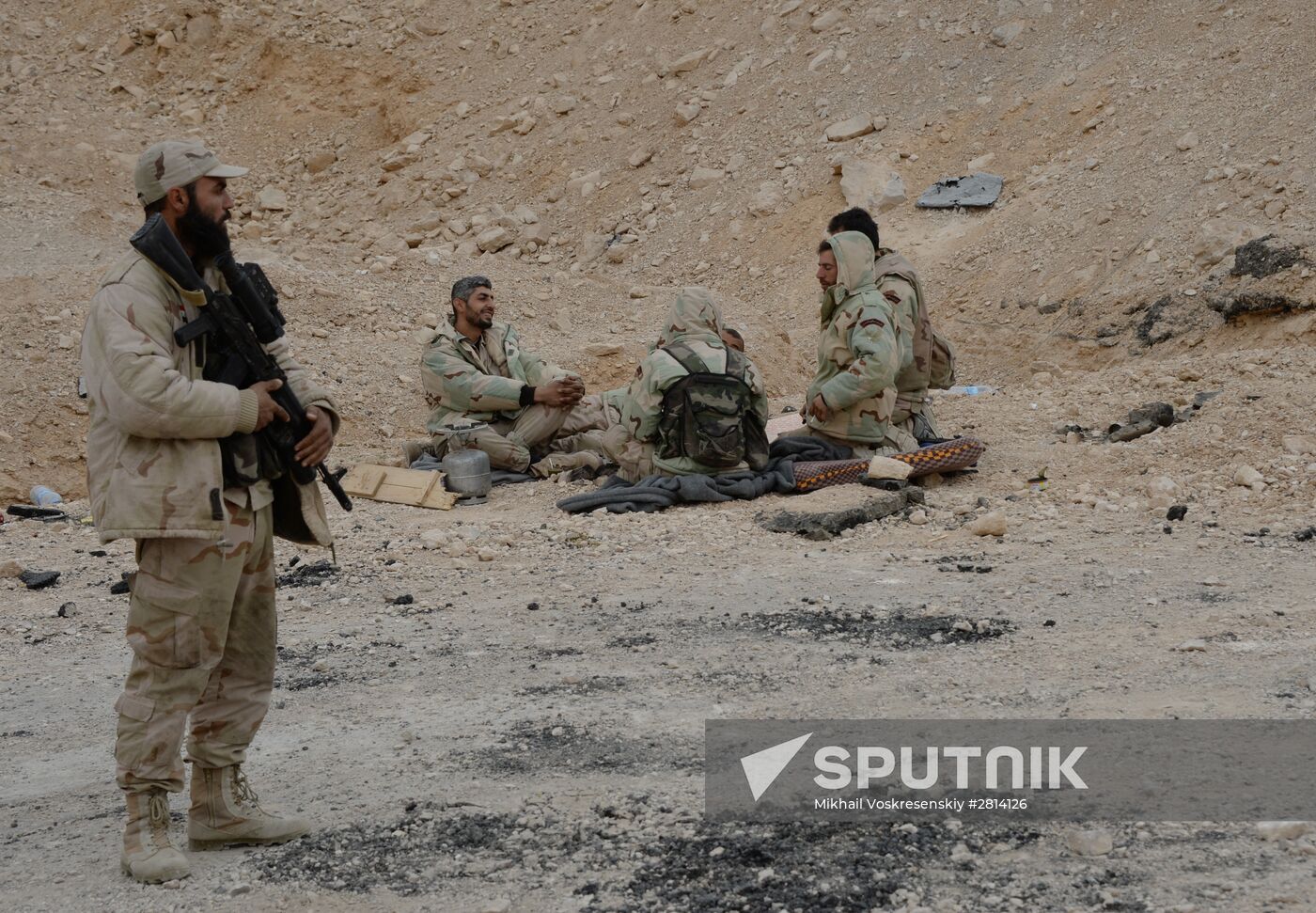 Syrian government army and militia fight for Palmyra