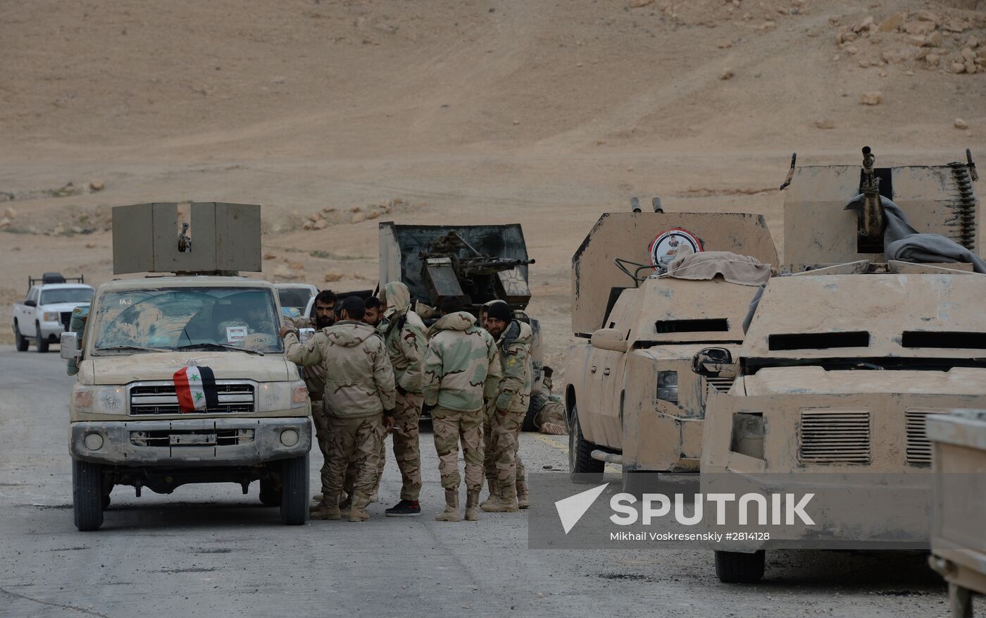 Syrian government army and militia fight for Palmyra