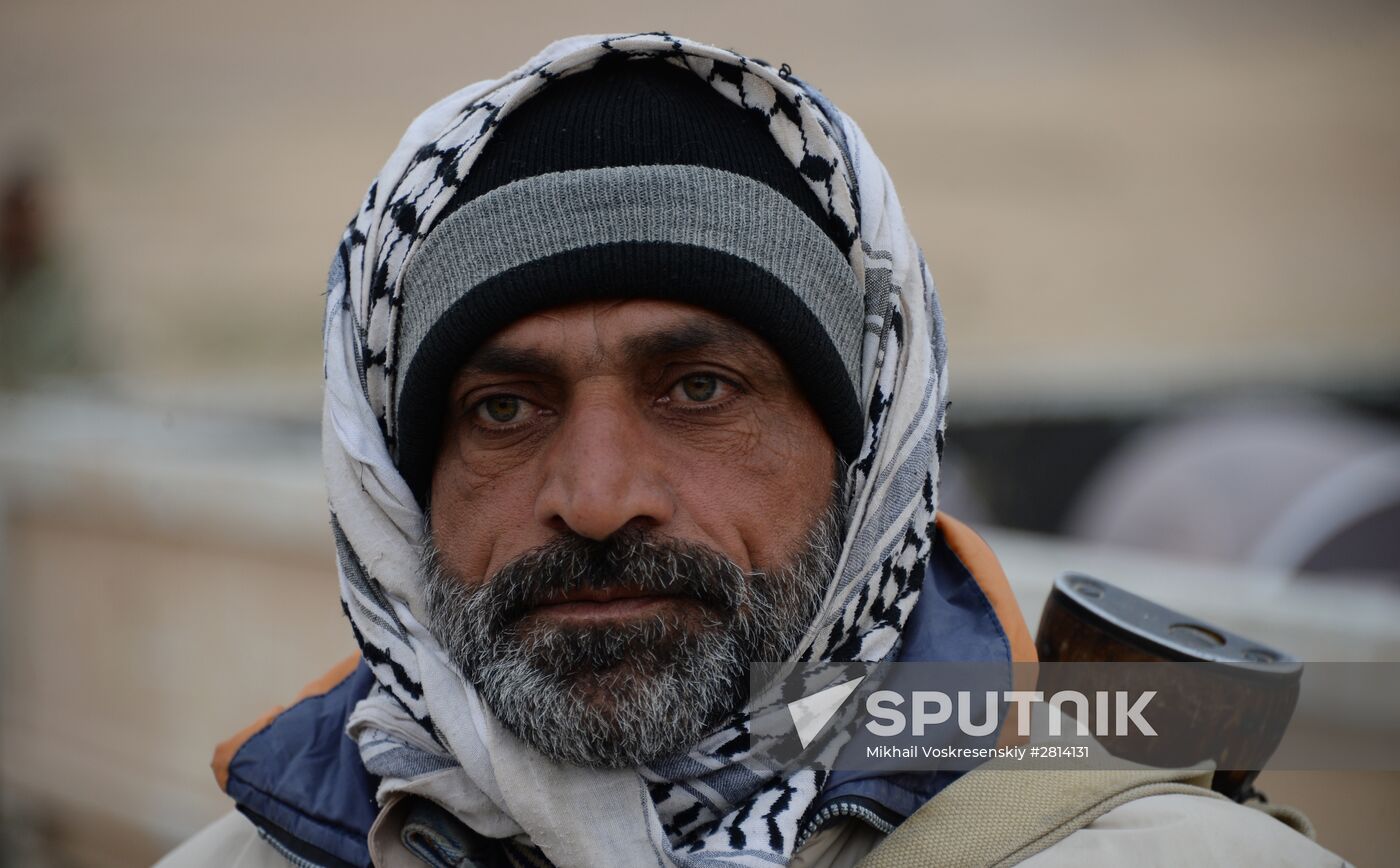 Syrian government army and militia fight for Palmyra