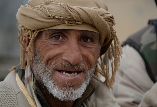 Syrian government army and militia fight for Palmyra