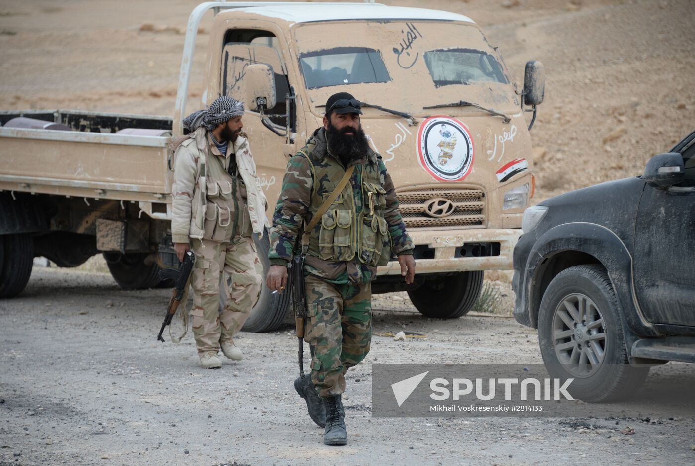 Syrian government army and militia fight for Palmyra