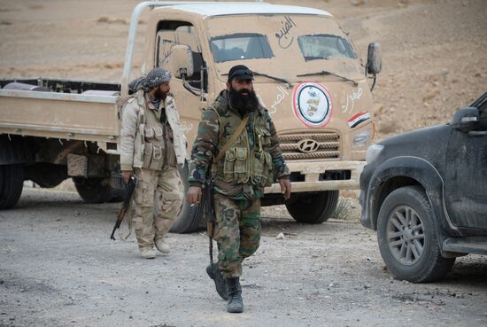 Syrian government army and militia fight for Palmyra