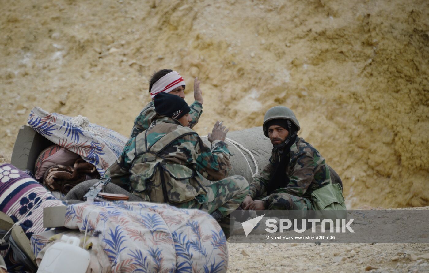 Syrian government army and militia fight for Palmyra
